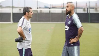 صور.. فيدال يظهر فى تدريبات برشلونة لـ