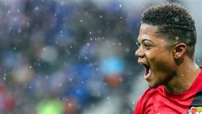 بايلى: روما وتشيلسى وليفربول يريدون التوقيع معى