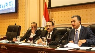 وزير النقل يناقش الحساب الختامي لـ 