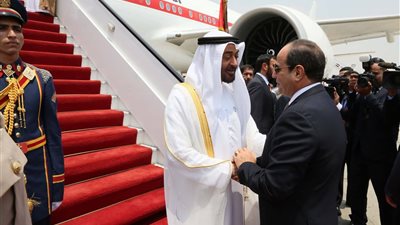 صور.. الرئيس السيسي يلتقي ولي عهد أبو ظبي لدى وصوله القاهرة 