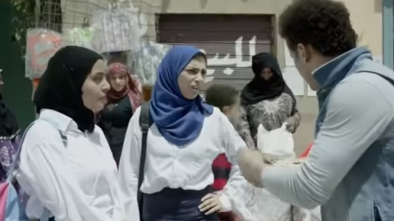 معاكسة فتاة 