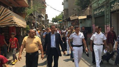صور.. اللواء خالد جمعة يقود حملة إزالة مكبرة في حي باب الشعرية