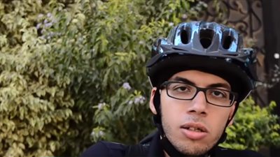 فيديو.. بـ العجلة.. أسرع حل سحري لـ هروب طالب إعلام من شبح البطالة
