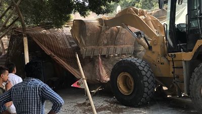 صور.. حملة مكبرة لرفع الإشغالات في الحي السابع