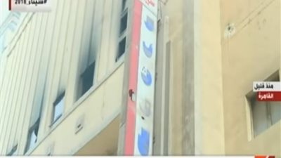 فيديو.. السيطرة على حريق سينما ريفولي بعد احتراق قاعات العرض بـ أكملها