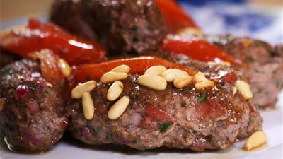 مطبخ بوابة المواطن يقدم صينية الكفتة بالطماطم 