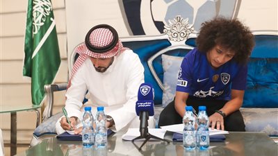 رسميا.. عمورى يوقع على عقود الإنضمام للهلال السعودي