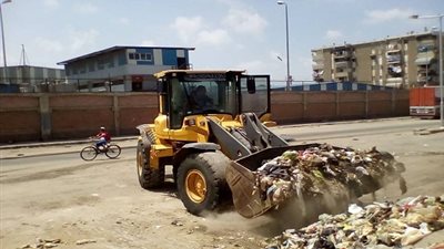 صور.. تكثيف حملات النظافة بنطاق حى الضواحى في بورسعيد