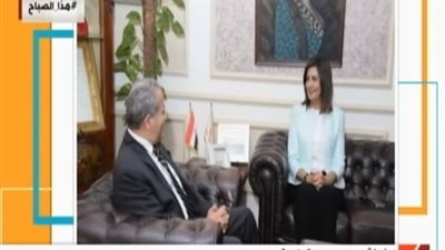 فيديو.. وزيرة الهجرة تلتقي علي مصيلحي لبحث بطاقات التموين للعاملين بالخارج 