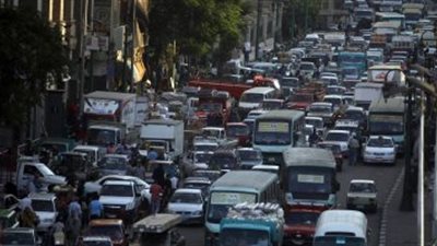 تصادم سيارتين بـ المريوطية يوقف الكوبري الدائري 