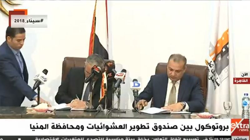 محافظ المنيا أثناء