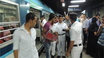 حملات تفتيشية مكبرة على محطات المترو.. و ضبط  42 بائع متجول
