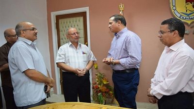 رئيس جامعة سوهاج يستقبل استشاري نظم الجودة بـ 