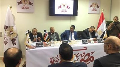 صور.. حزب مصر الثورة يناقش كتاب 