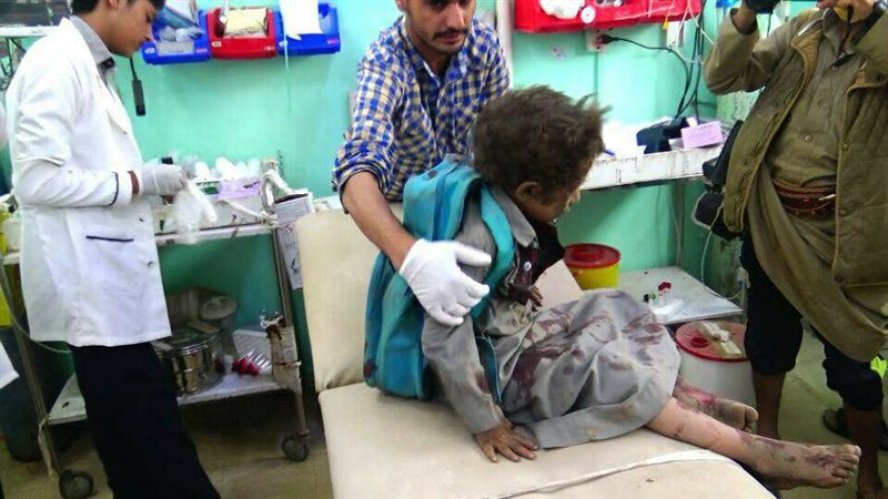 استهداف حافلة تقل
