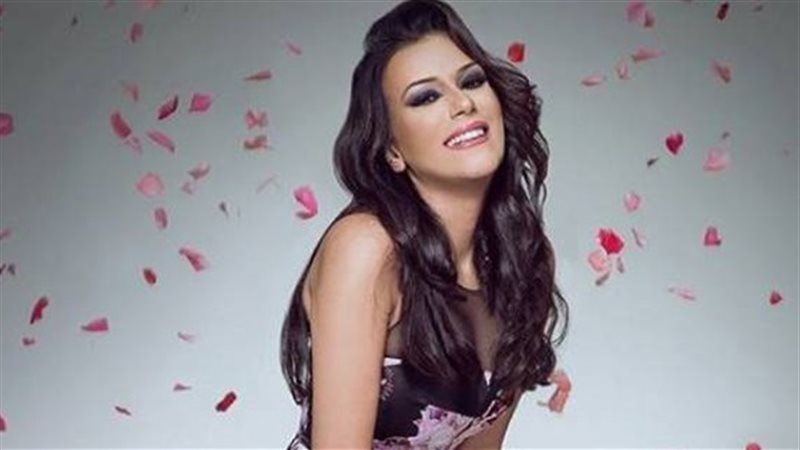 الفنانة إنجي المقدم