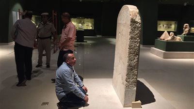 صور.. وزير الآثار يضع البصمات الأخيرة في متحف سوهاج قبل زيارة الرئيس السيسي