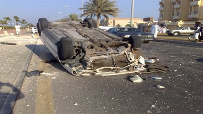 مصرع شخص وإصابة 3 آخرين في حادث على طريق الأربعين
