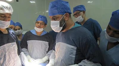 صور.. لأول مرة.. إجراء 8 عمليات جراحية صعبة بـ مستشفى بني سويف الجامعي