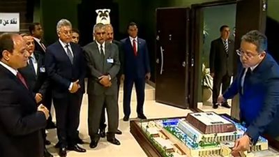 الرئيس السيسي يستمع إلى شرح تفصيلي عن مقتنيات متحف سوهاج القومي