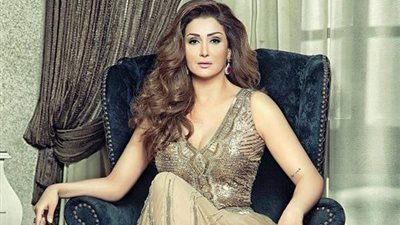 شاهد غادة عبد الرازق في صورة عائلية 
