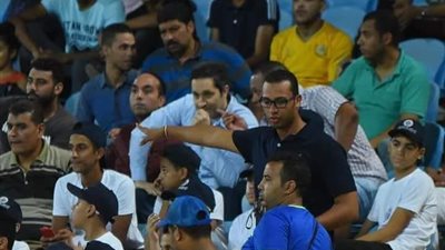 تعرف على سبب تواجد علاء مبارك وسط جماهير الإسماعيلي في مباراة الكويت
