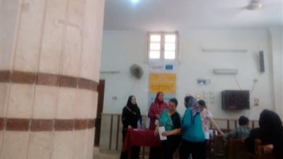 صور.. توزيع مساعدات لمشروعات اقتصادية لـ 27 إمرأة بـ قرى بنى سويف
