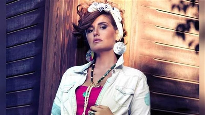 الفنانة هنا شيحة