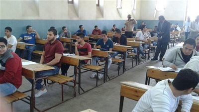 طلاب الدور الثاني بالثانوية العامة 2018 يؤدون امتحاني التاريخ والفيزياء