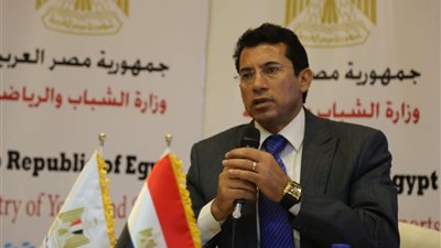 وزير الشباب والرياضة يعقد مؤتمرا 