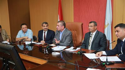 محافظ كفرالشيخ يناقش قرارات مجلس إدارة جهاز تنمية المناطق الصناعية بـ بلطيم ومطوبس 