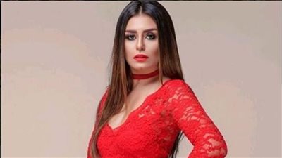 مايوه ورسالة غريبة .. آخر ما صدمت به منة فضالي جمهورها 