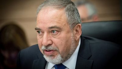 ليبرمان يتحدى قرارات وزراء إسرائيل ويصفها بـ 