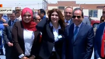 الرئيس السيسي يستمع لشرح تفصيلي لـ مجمع الأسمنت والرخام ببني سويف 