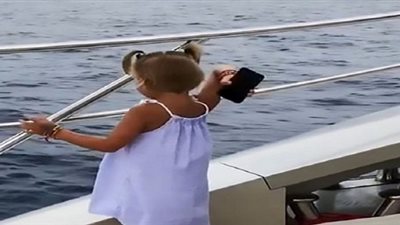 فيديو.. طفلة تنتقم من والدها بطريقة ذكية