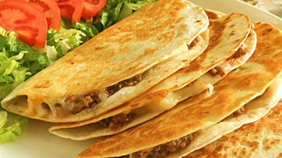 طريقة عمل كاساديا التشيز برجر.. من مطبخ بوابة المواطن
