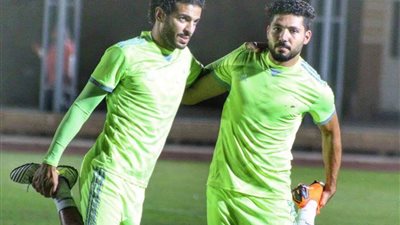 صور.. شفاء عاصم سعيد مدافع المقاصة وتجهيزه لمباراة الزمالك