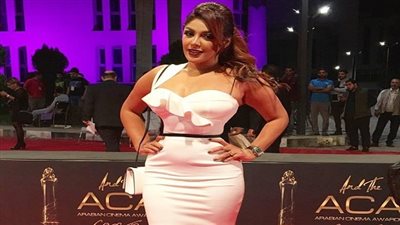 قمر جنب الهمر | نرمين ماهر مثيرة كالعادة.. وجمهورها:  ياريتني كنت العربية