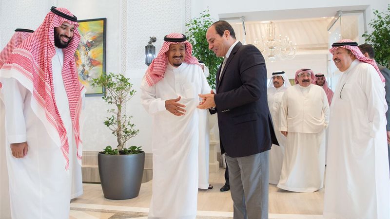 خلال استقبال خادم