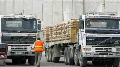 قوات الاحتلال الإسرائيلي تسمح بدخول البضائع التجارية إلى غزة 