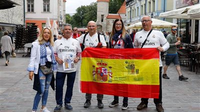 صور.. جماهير ريال مدريد تحتل الأراضي الاستونيه لمؤازره الفريق بالسوبر