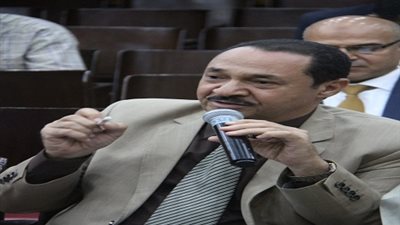 النويشى يطالب السيسي بالبدء فى تنفيذ المنطقة اللوجيستية بكوم أبو راضى ببني سويف.. والرئيس يستجيب