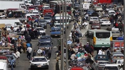 تباطؤ حركة السيارات في شوارع شبرا مصر