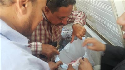 قبل عيد الأضحى.. تحرير 13 محضر تمويني في حملة مكبرة على الأسواق بمركز البلينا
