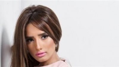  زينة تشعل السوشيال ميديا بـ المايوه 