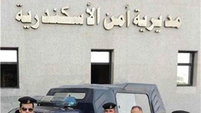 إصابة 8 أشخاص في حادث اصطدام سيارة بالحاجز الخرساني على طريق الساحل الشمالي