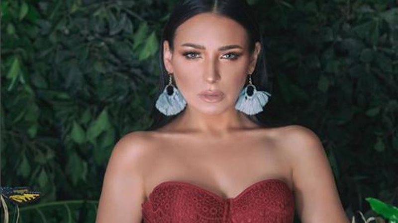 الفنانة ساندي 