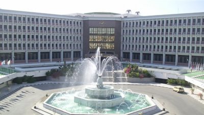 رئيس جامعة أسيوط يعلن الانتهاء من وضع ملامح زيادة الأجر المكمل للعاملين