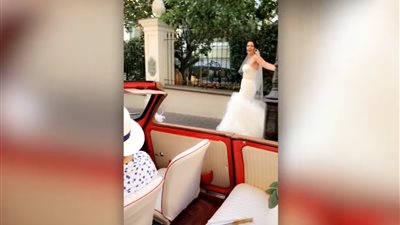 فيديو.. عروسة تخوض تحدي كيكي على طريقتها الخاصة