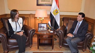 توقيع اتفاقية تعاون بين وزارتي الشباب والهجرة لدعم المصريين بالخارج